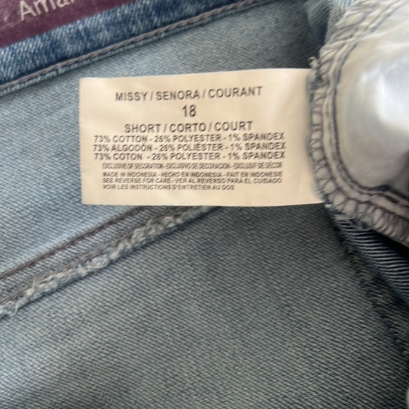 Gloria Vanderbilt Jean - Picture 4 of 4